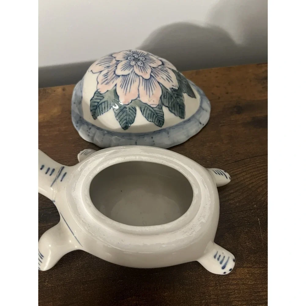 Vintage Ceramic Turtle Trinket Box Hand‎ Painted Flower Shell